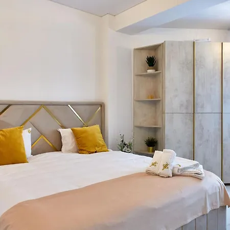 By R S 4 Apartmanhotel