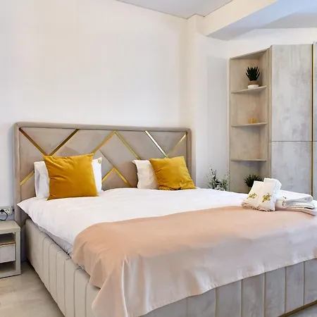 Aparthotel By R S 4 3*
