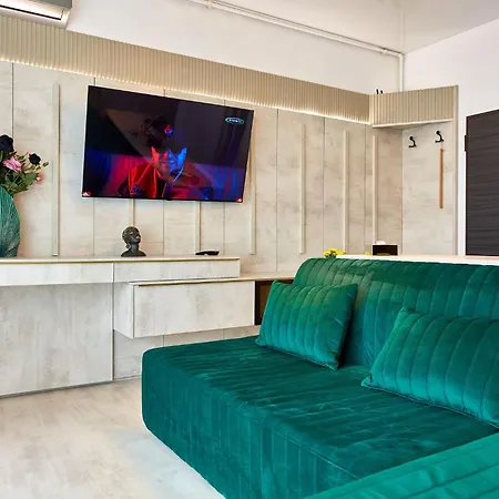By R S 4 Aparthotel *