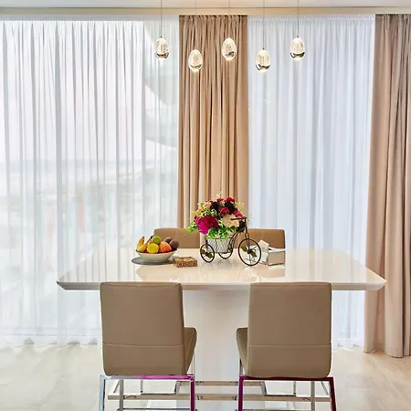 By R S 4 Aparthotel *
